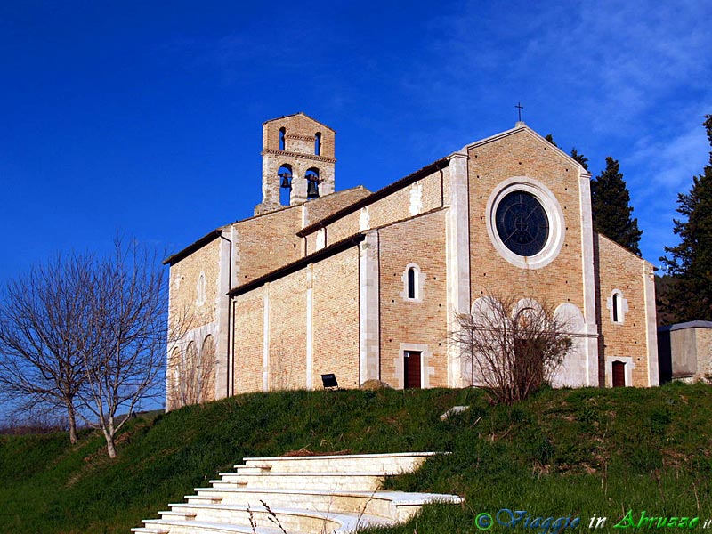 11-P3292346+.jpg - 11-P3292346+.jpg - L'Abbazia di Santa Maria di Ronzano (XII sec.).